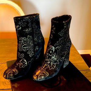 Black boots w/gold embroidery.